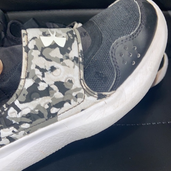 Under Armour boys sneakers - Picture 2 of 4